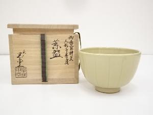 京焼　二代手塚玉堂造　御香宮神文人形手青磁茶碗（共箱）